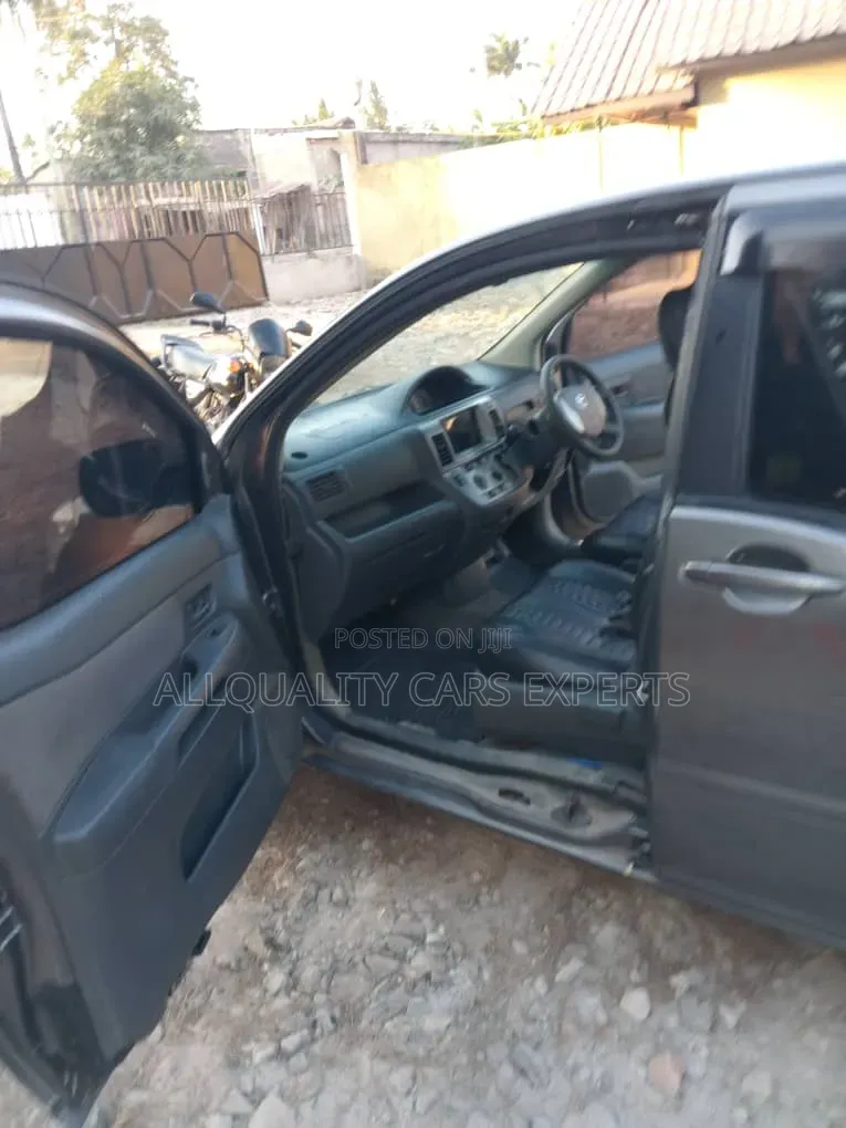 Toyota Raum 2004 Gray