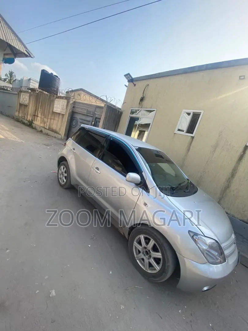 Toyota IST 2003 Silver