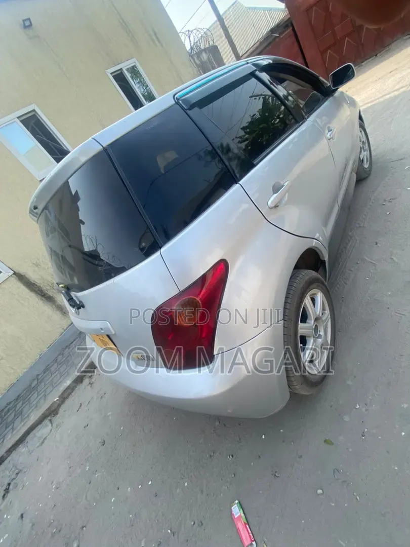 Toyota IST 2003 Silver