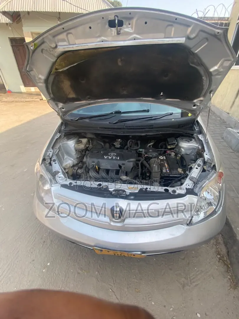 Toyota IST 2003 Silver