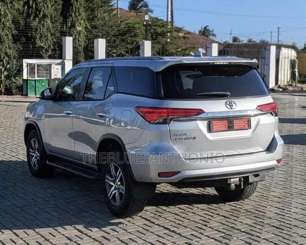 Toyota Fortuner 2017 Silver