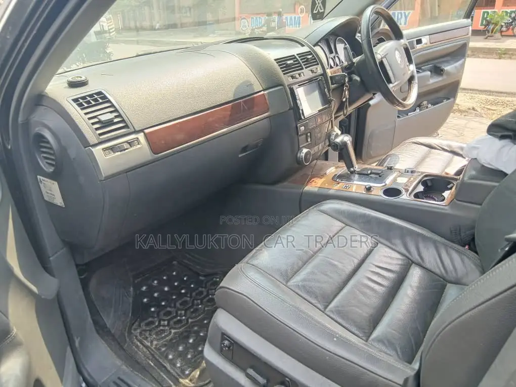 Volkswagen Touareg 2012 Black