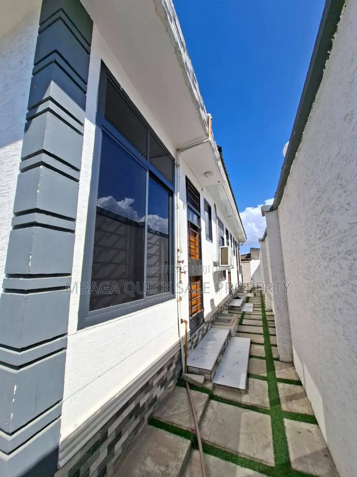 6bdrm House in Makumbusho, Mwananyamala for sale