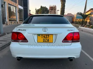 Toyota Crown 2006 White