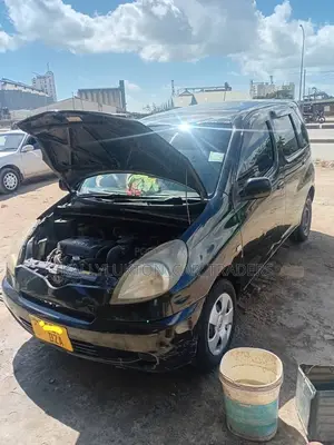 Toyota Fun Cargo 2004 Black