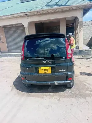 Toyota Fun Cargo 2004 Black
