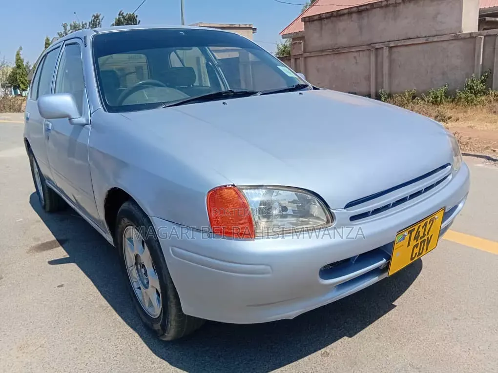 Toyota Starlet 2003 Silver