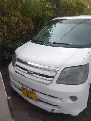Toyota Noah 2001 White