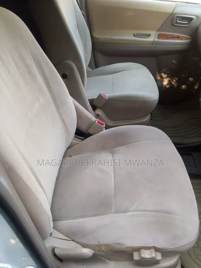 Toyota Noah 2001 White