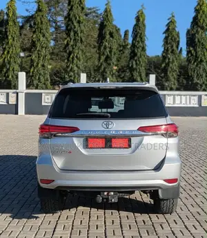 Toyota Fortuner 2018 Silver