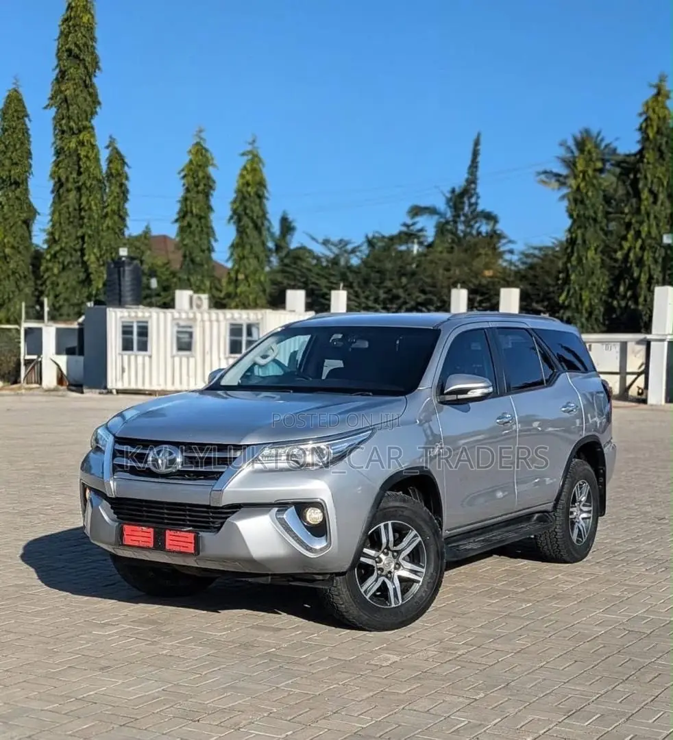 Toyota Fortuner 2018 Silver