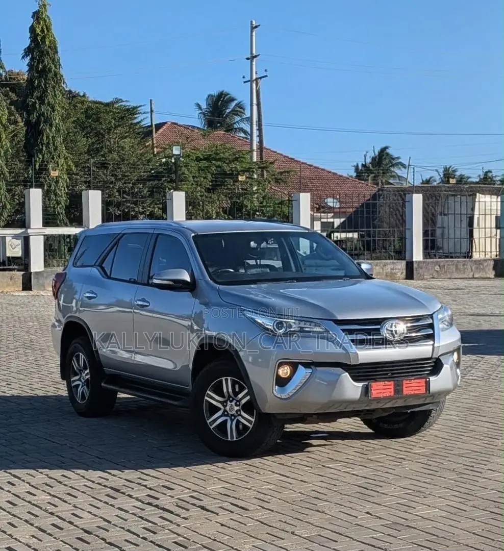 Toyota Fortuner 2018 Silver