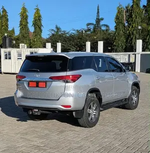 Toyota Fortuner 2018 Silver
