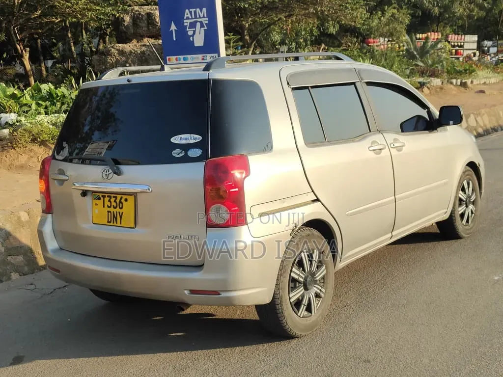Toyota Raum 2005 Gray
