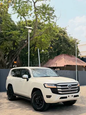Toyota Land Cruiser 2022 Off white