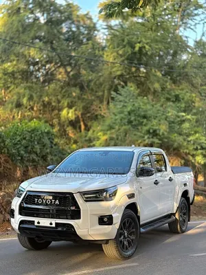 Toyota Hilux 2021 White