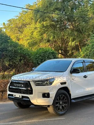 Toyota Hilux 2021 White