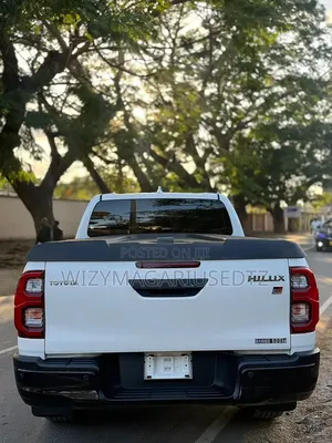Toyota Hilux 2021 White