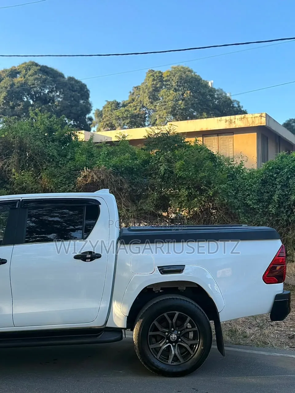 Toyota Hilux 2021 White