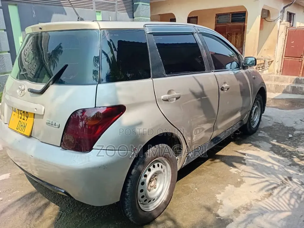 Toyota IST 2004 Beige