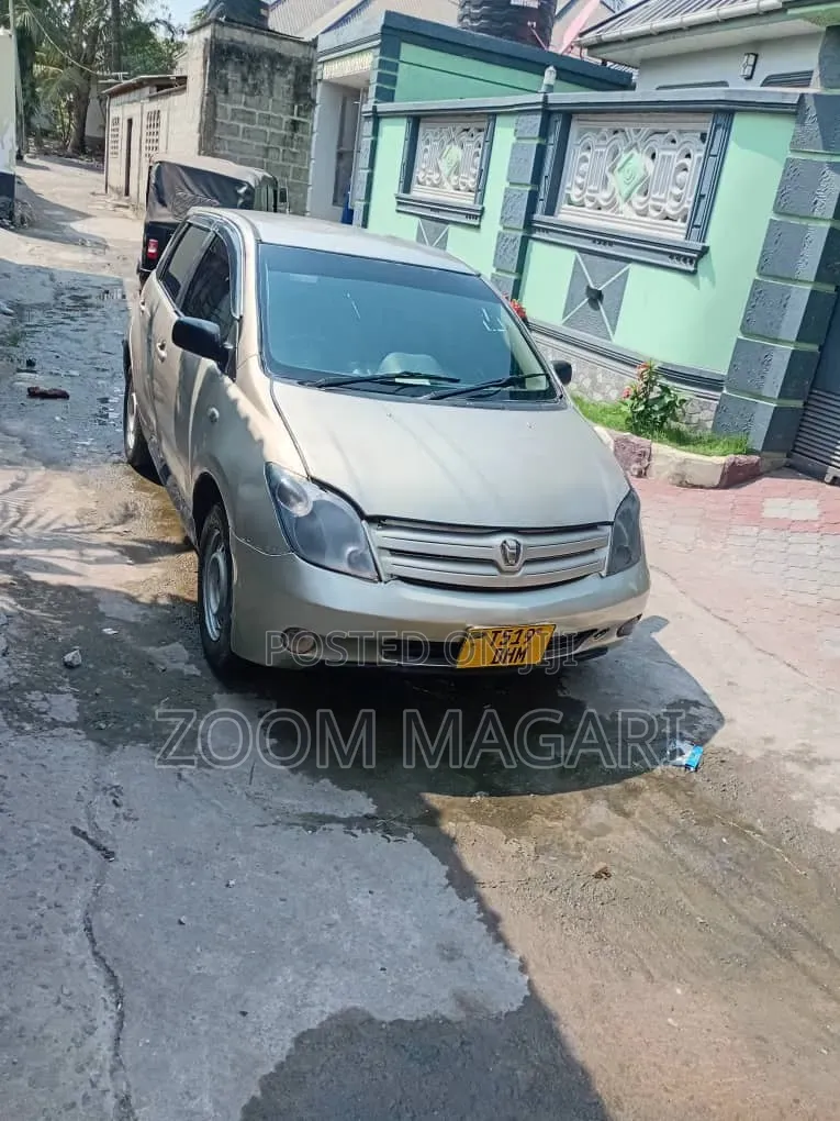 Toyota IST 2004 Beige