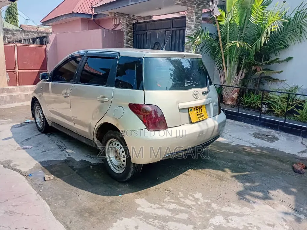Toyota IST 2004 Beige