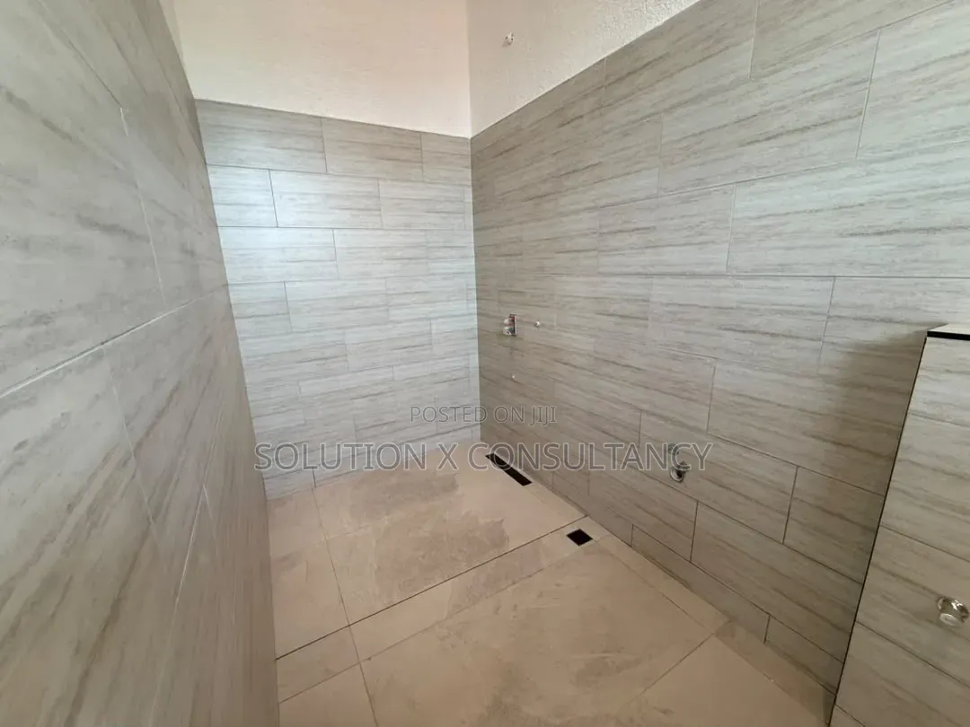 7bdrm House in Kunduchi for sale