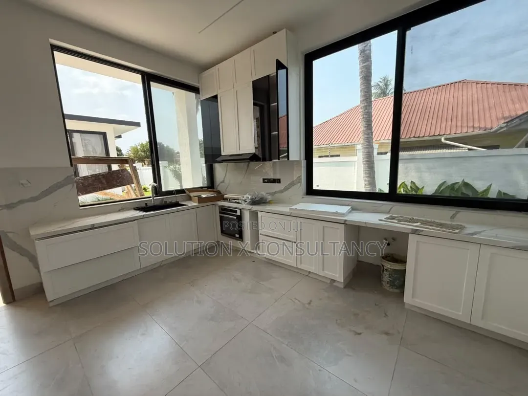 7bdrm House in Kunduchi for sale