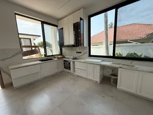 7bdrm House in Kunduchi for sale