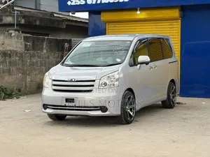 Toyota Noah 2009 Silver