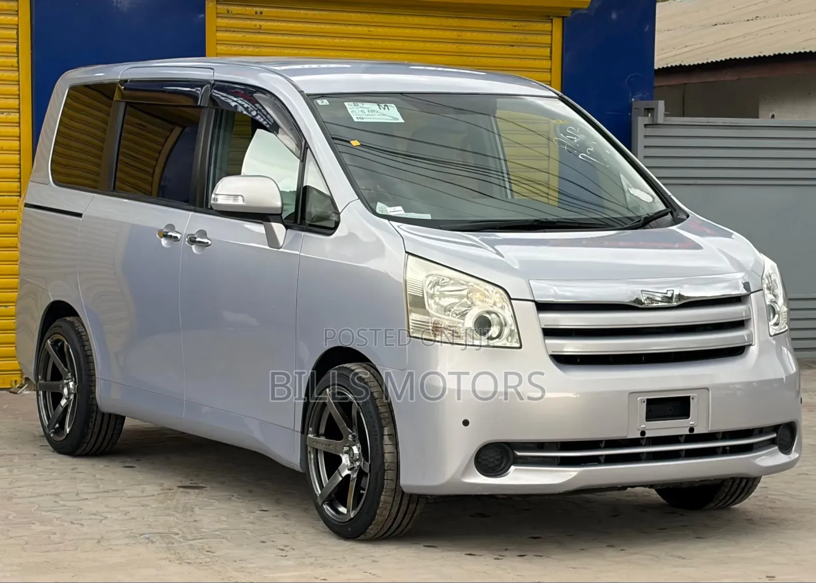 Toyota Noah 2009 Silver