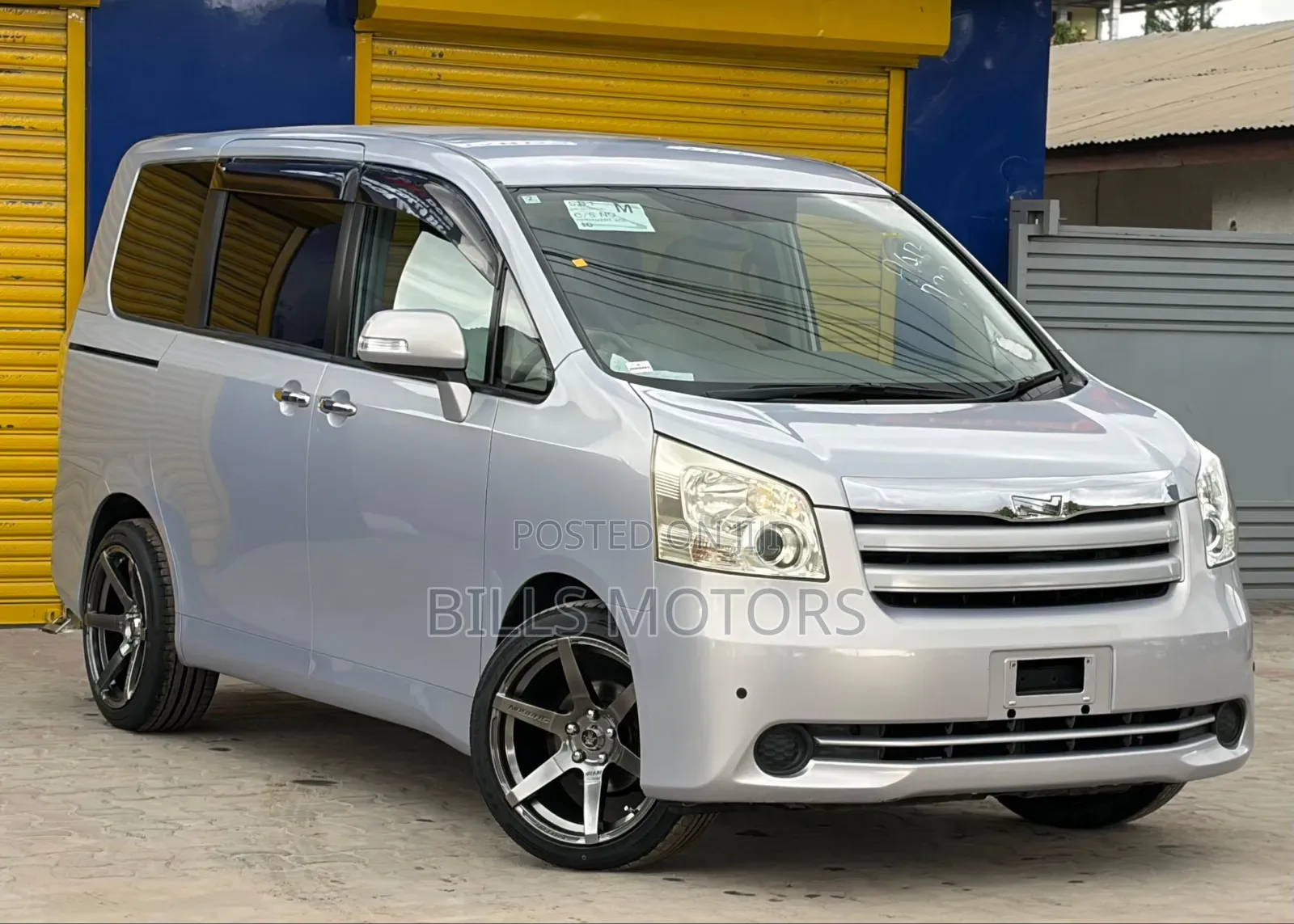 Toyota Noah 2009 Silver