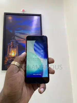 Apple iPhone SE (2022) 128 GB Red