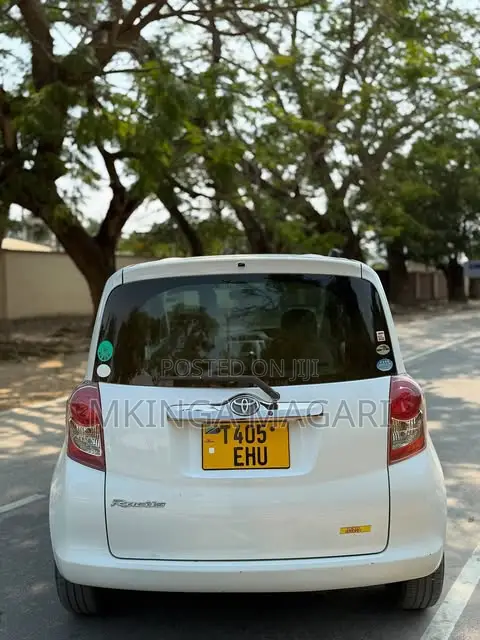 Toyota Ractis 2010 White
