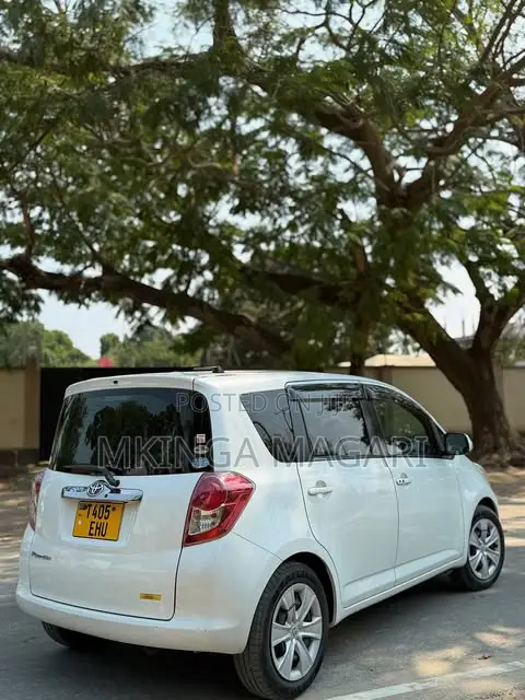 Toyota Ractis 2010 White