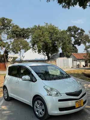 Toyota Ractis 2010 White