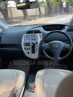 Toyota Ractis 2010 White