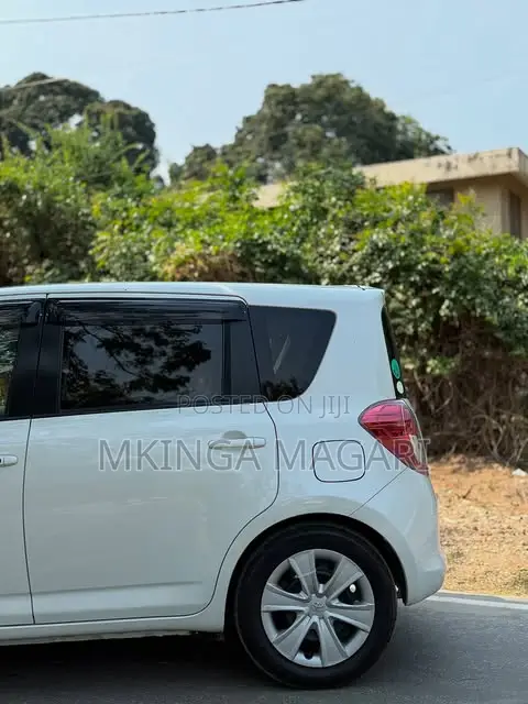 Toyota Ractis 2010 White