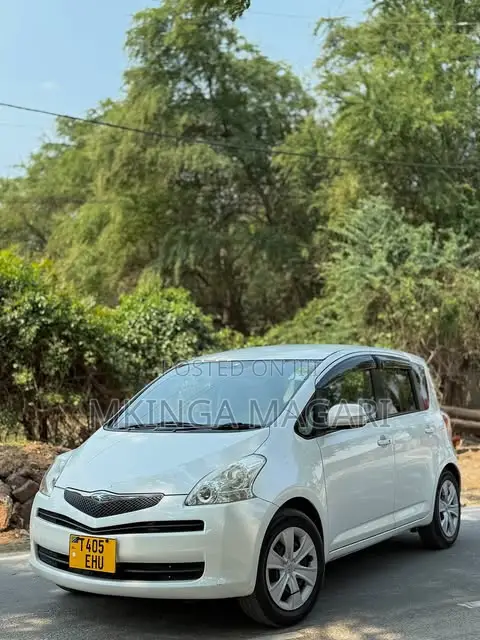 Toyota Ractis 2010 White