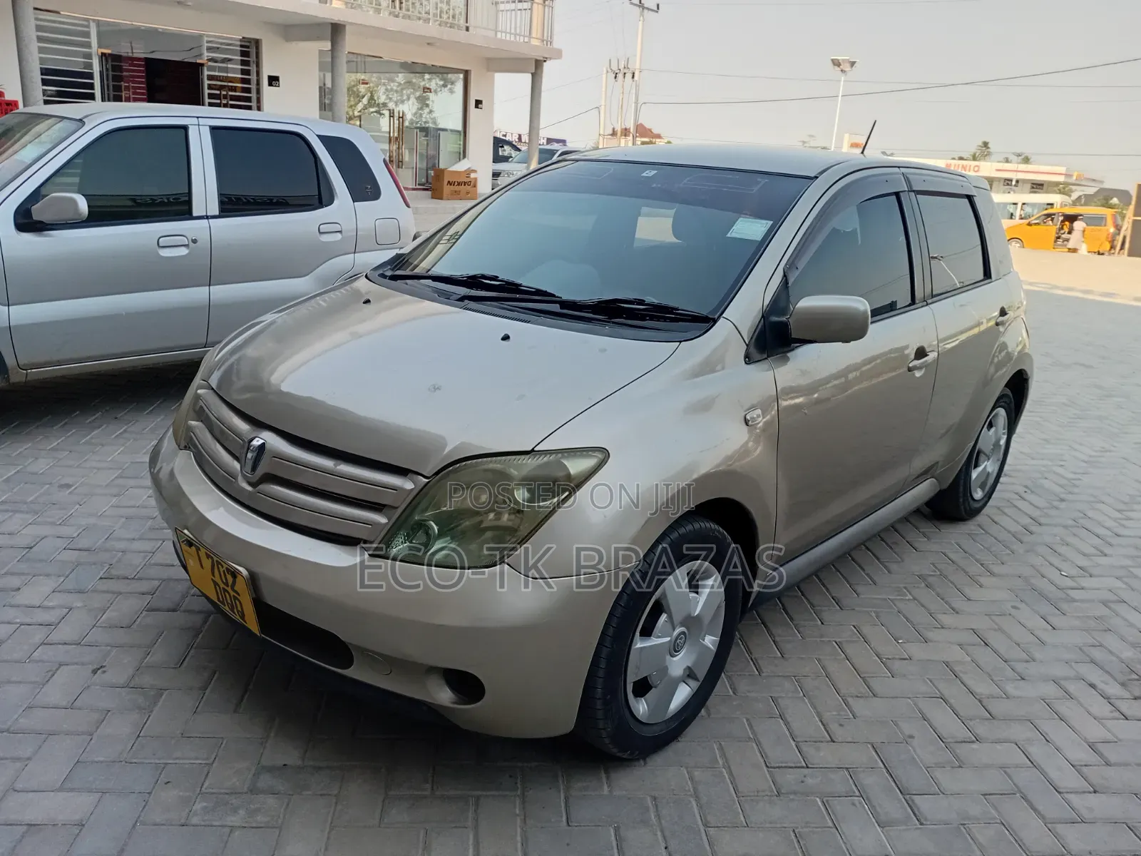 Toyota IST 2005 Gold