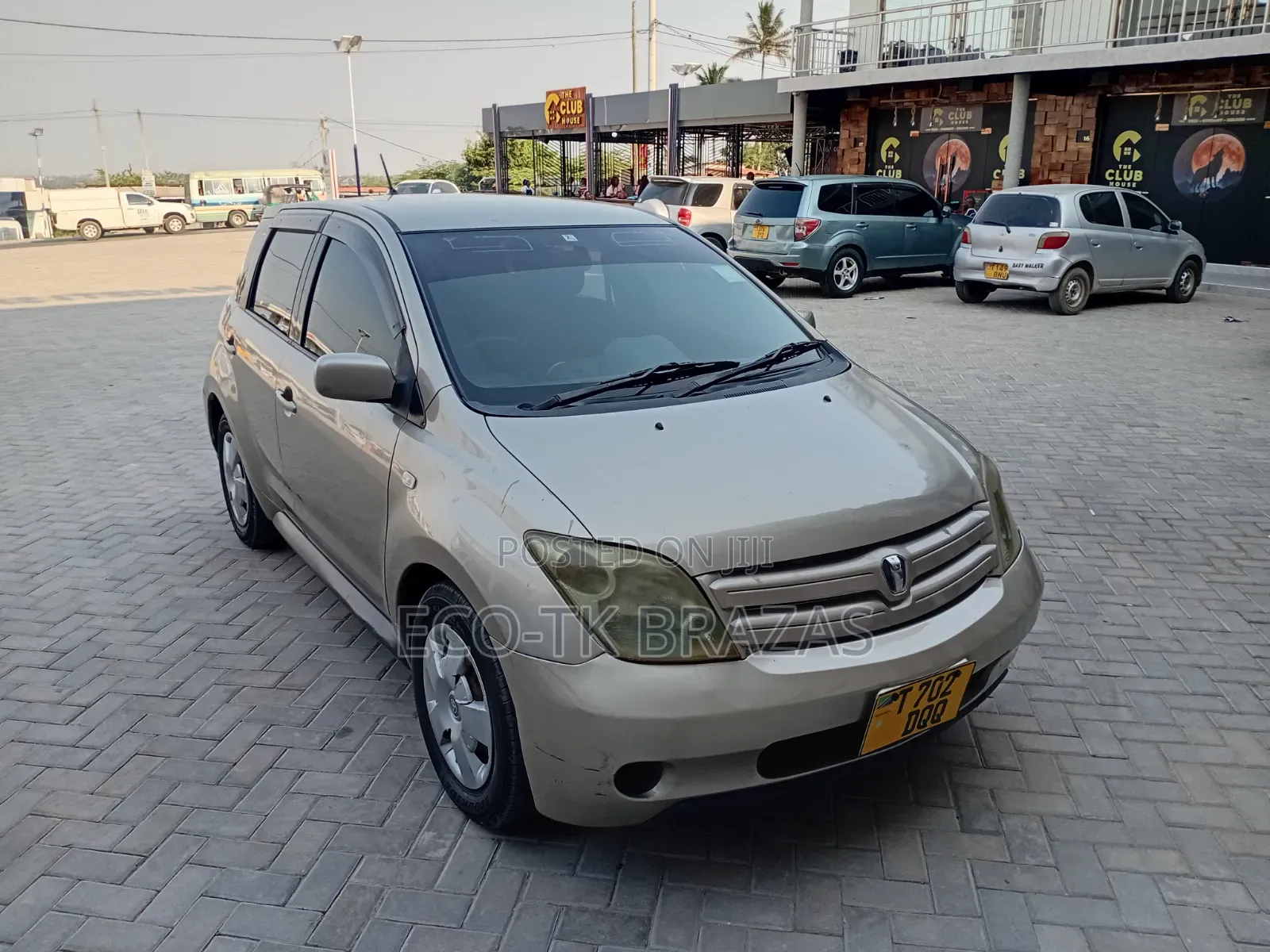 Toyota IST 2005 Gold