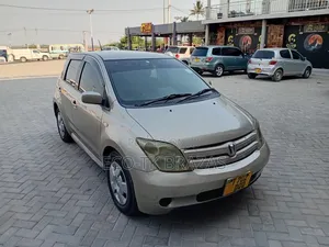 Toyota IST 2005 Gold