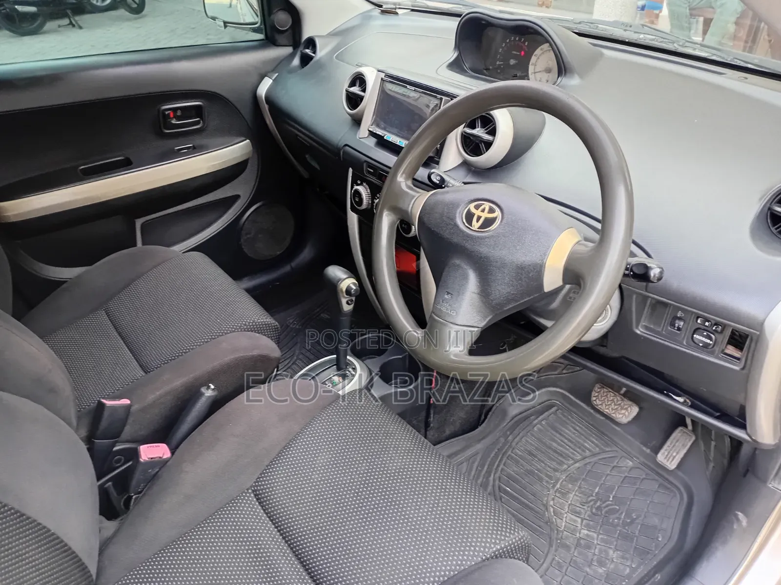 Toyota IST 2005 Gold