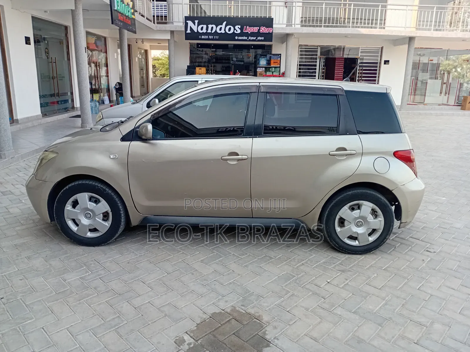 Toyota IST 2005 Gold