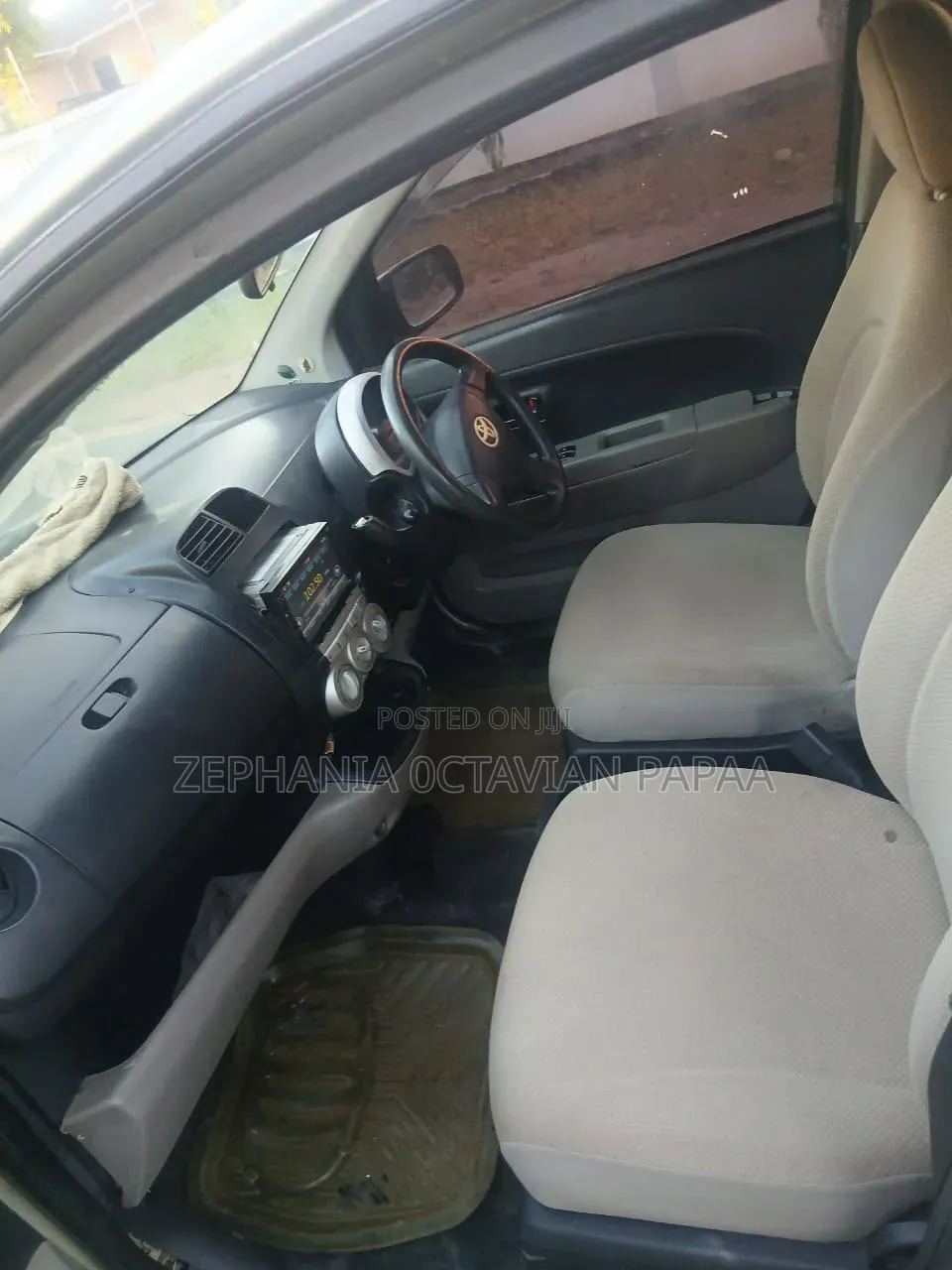 Toyota Passo 2004 Silver