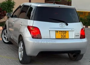 Toyota IST 2003 Silver