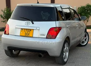 Toyota IST 2003 Silver