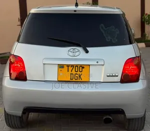Toyota IST 2003 Silver