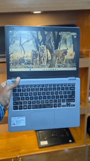 Laptop Dell Latitude 3310 2-in-1 8GB Intel Core i5 SSD 256GB