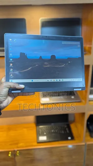 Laptop Dell Latitude 3310 2-in-1 8GB Intel Core i5 SSD 256GB